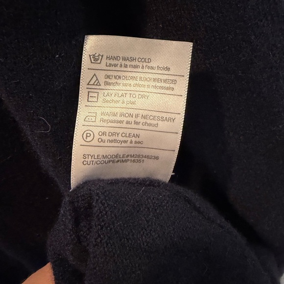 VINCE V NECK 100% Cashmere Men’s Sweater SIZE XL in NAVY $320 - Picture 3 of 7